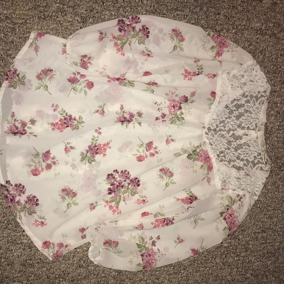 Flowered Top - Picture 2 of 2